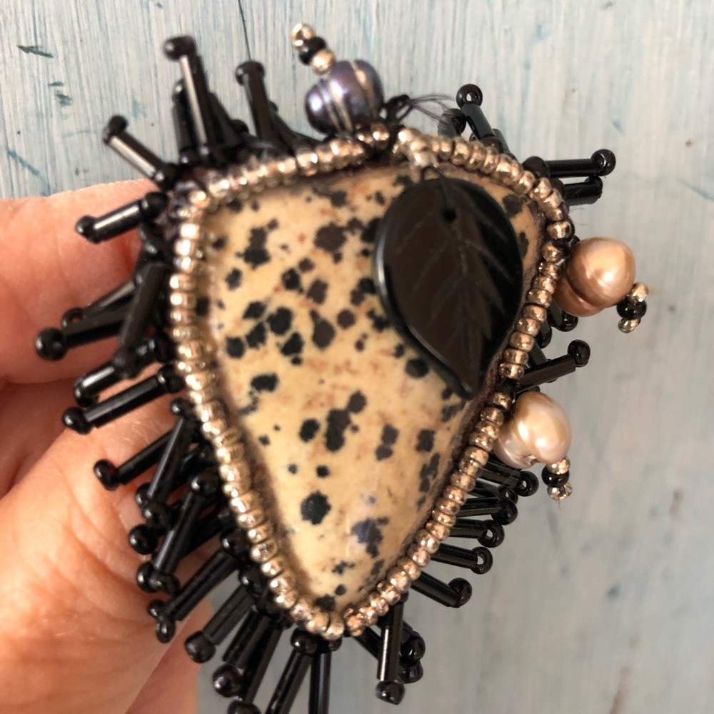 Dalmatian Jasper beautiful & unique artisan made brooch adorned w/beads & pearls - Picture 4 of 7